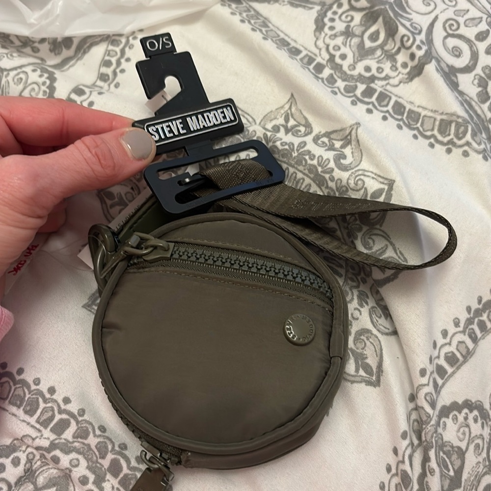 Steve Madden very small purse. Olive color. Would make a great coin purse.